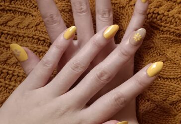 Paznokcie Akrylowe Z żółtymi Kwiatami Paznokci