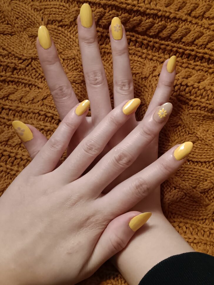 Paznokcie Akrylowe Z żółtymi Kwiatami Paznokci