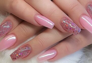 Projekt Paznokci W Kolorze Różowym Brokatem Nail Design Pink